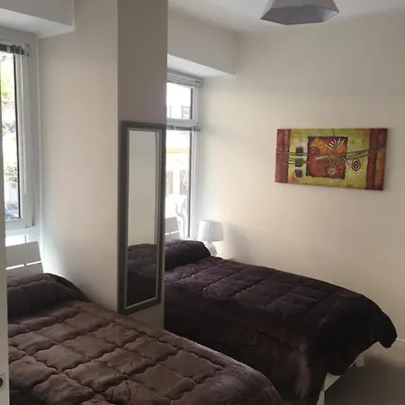 Pensión George House 3*